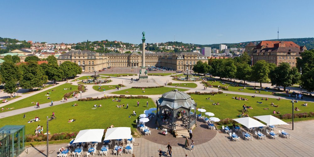 Blick über die Königstraße und den Schlossplatz, Jubiläumssäule, Neues Schloss, Altes Schloss, Stuttgart, Baden-Württemberg, Deutschland
