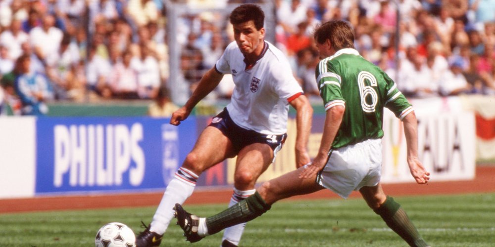 BAU//  12.06.1988 Stuttgart Fußball Europameisterschaft 1988, Irland vs. England, v.l. Neil Webb (England), Ronnie Whelan (Irland)